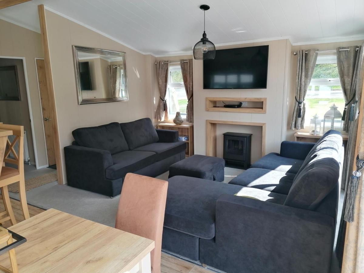 Luxury Lodge On Edge Of New Forest And 800M From Sea Entertainment And Leisure Passes Included Milford on Sea Buitenkant foto