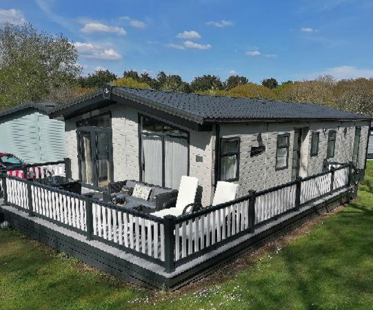 Luxury Lodge On Edge Of New Forest And 800M From Sea Entertainment And Leisure Passes Included Milford on Sea Buitenkant foto