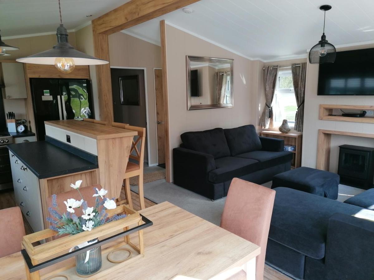 Luxury Lodge On Edge Of New Forest And 800M From Sea Entertainment And Leisure Passes Included Milford on Sea Buitenkant foto