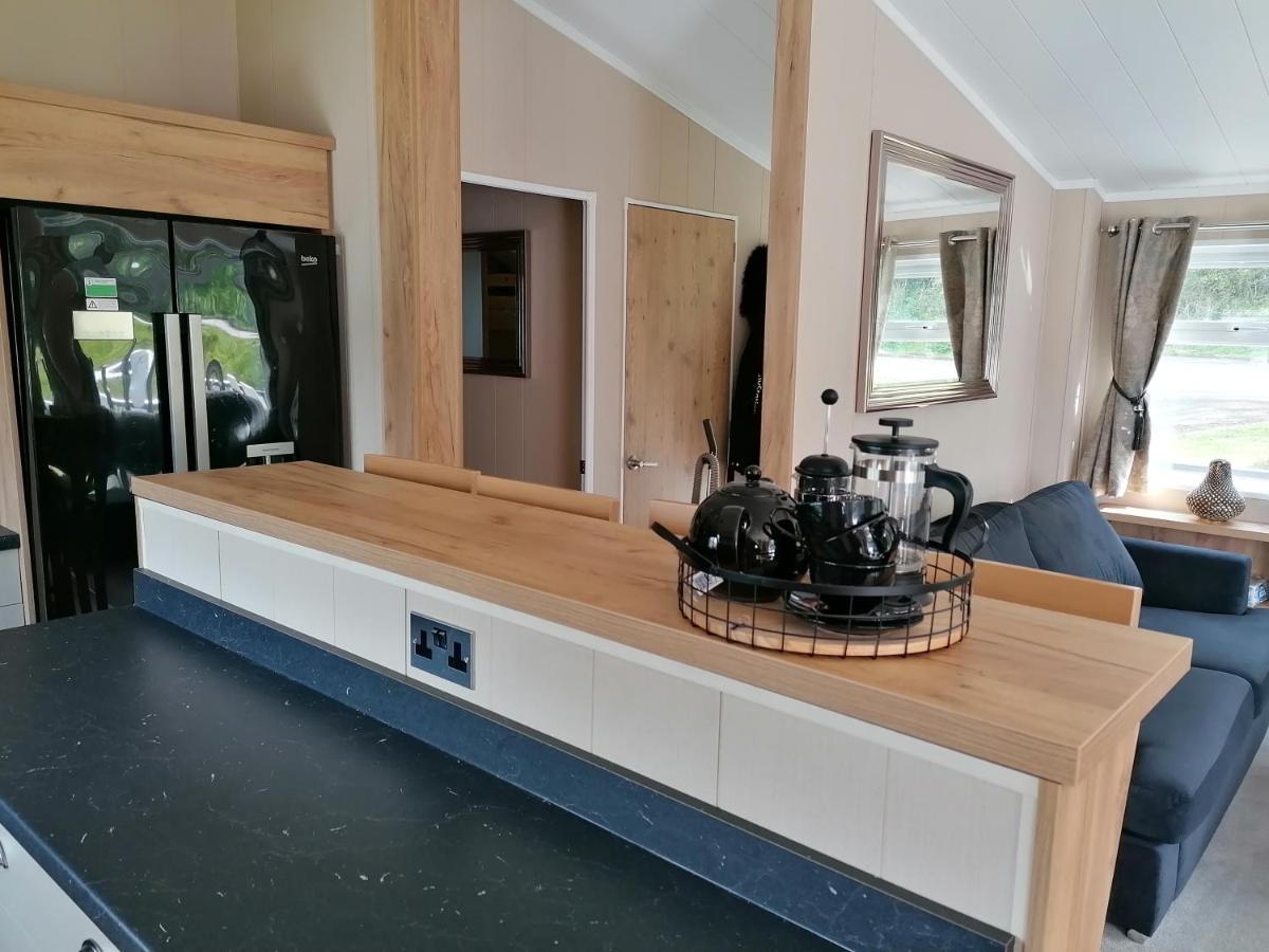 Luxury Lodge On Edge Of New Forest And 800M From Sea Entertainment And Leisure Passes Included Milford on Sea Buitenkant foto