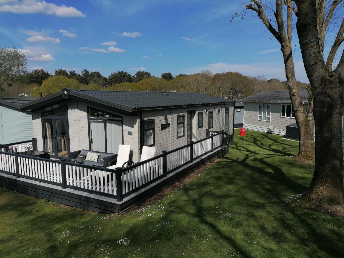 Luxury Lodge On Edge Of New Forest And 800M From Sea Entertainment And Leisure Passes Included Milford on Sea Buitenkant foto