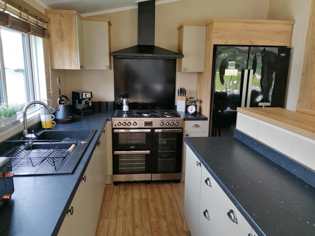 Luxury Lodge On Edge Of New Forest And 800M From Sea Entertainment And Leisure Passes Included Milford on Sea Buitenkant foto