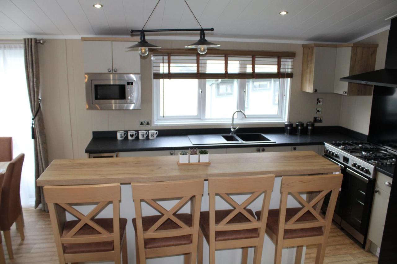 Luxury Lodge On Edge Of New Forest And 800M From Sea Entertainment And Leisure Passes Included Milford on Sea Buitenkant foto