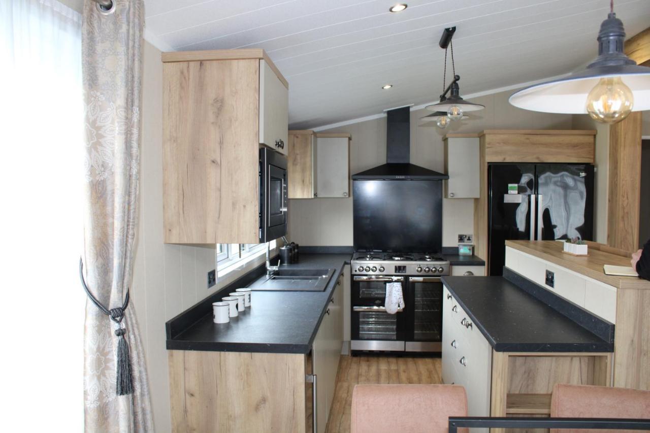 Luxury Lodge On Edge Of New Forest And 800M From Sea Entertainment And Leisure Passes Included Milford on Sea Buitenkant foto