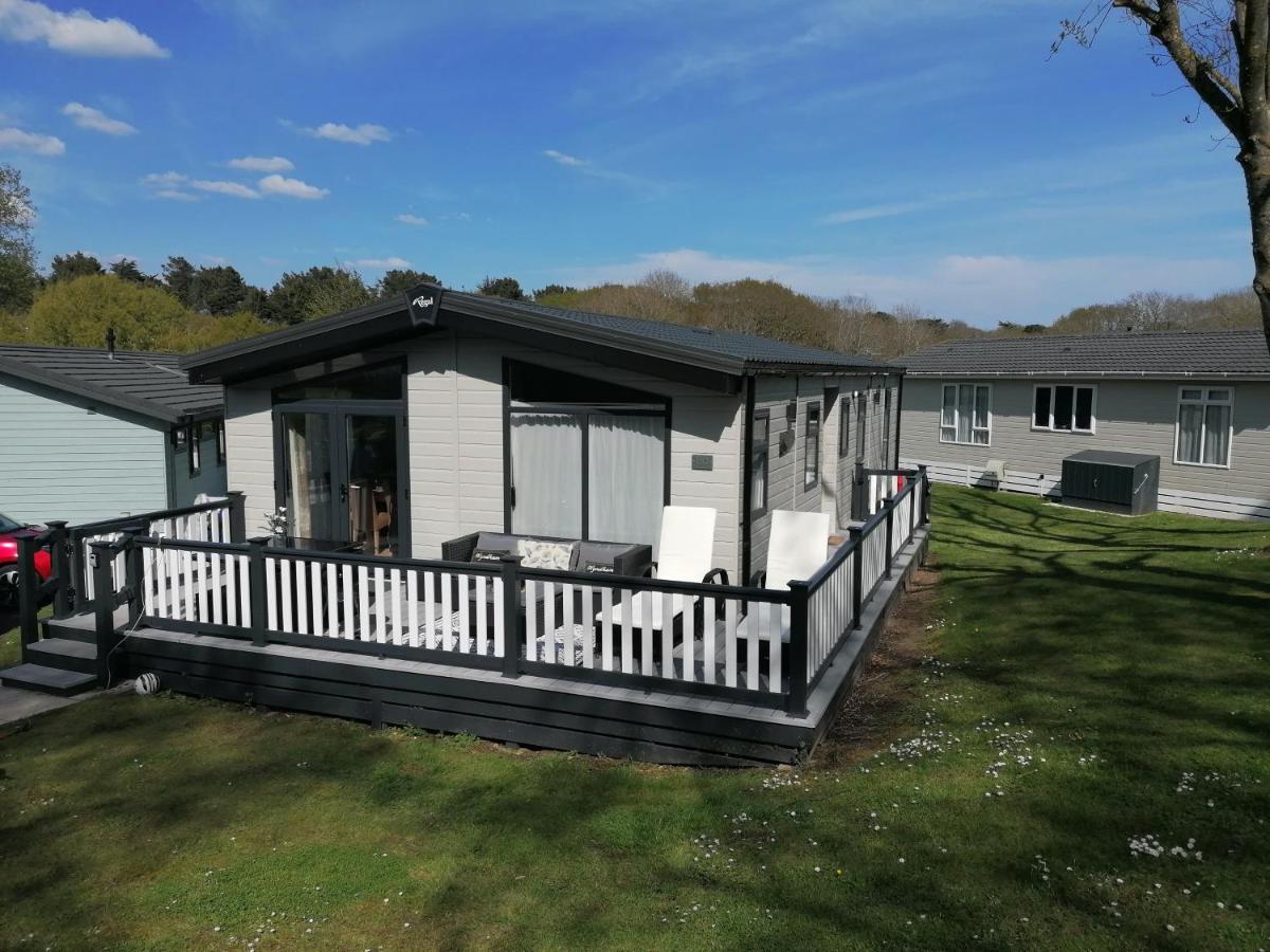 Luxury Lodge On Edge Of New Forest And 800M From Sea Entertainment And Leisure Passes Included Milford on Sea Buitenkant foto