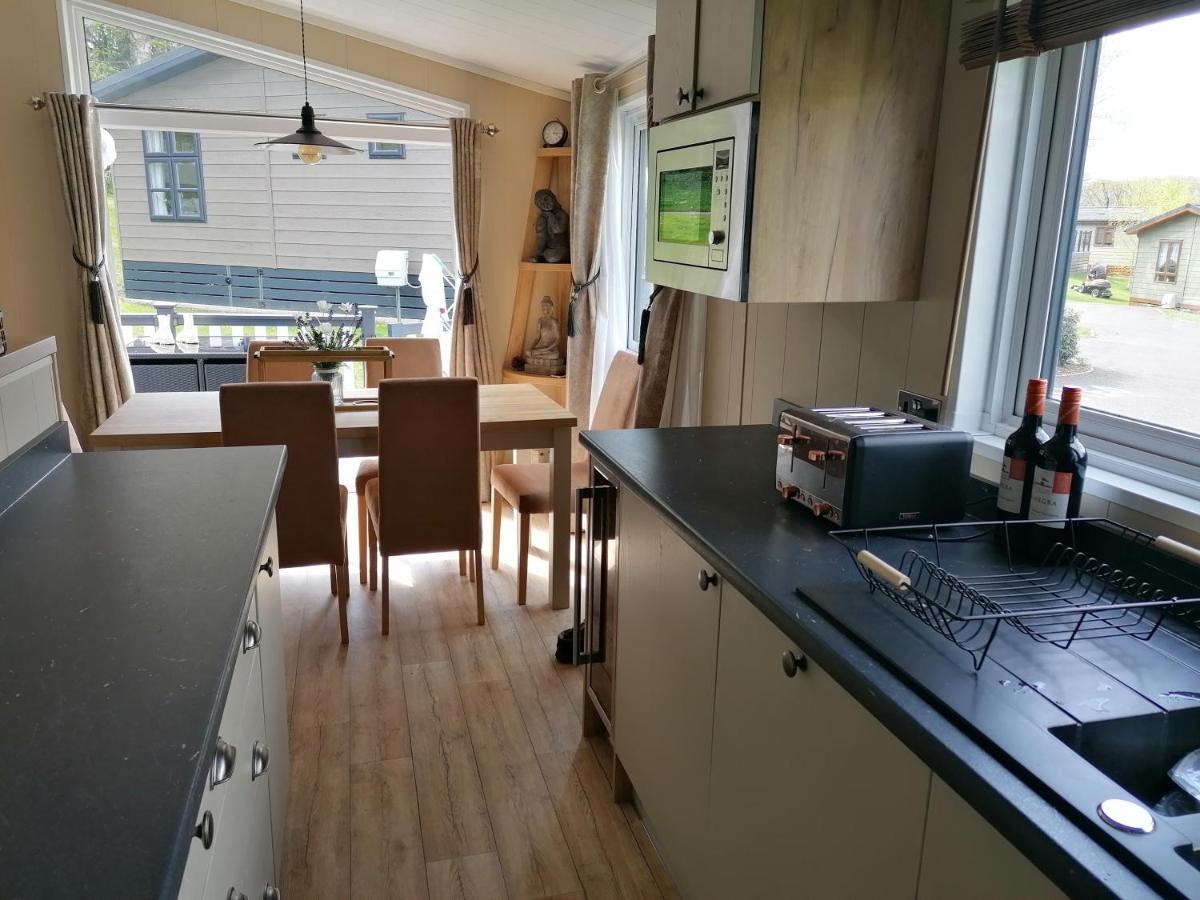 Luxury Lodge On Edge Of New Forest And 800M From Sea Entertainment And Leisure Passes Included Milford on Sea Buitenkant foto