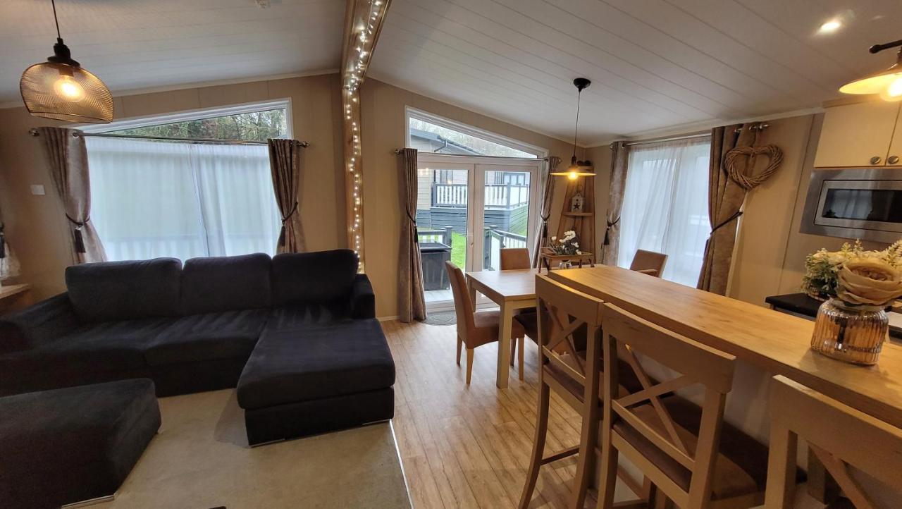 Luxury Lodge On Edge Of New Forest And 800M From Sea Entertainment And Leisure Passes Included Milford on Sea Buitenkant foto