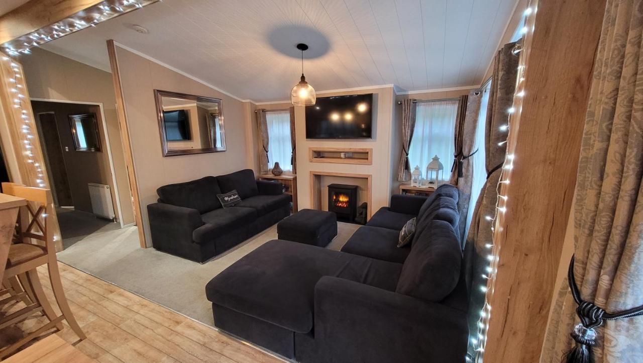 Luxury Lodge On Edge Of New Forest And 800M From Sea Entertainment And Leisure Passes Included Milford on Sea Buitenkant foto