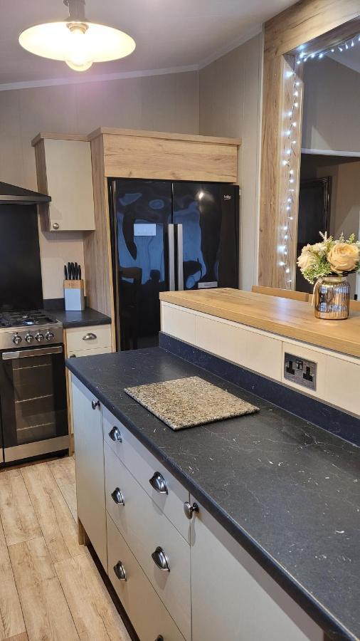 Luxury Lodge On Edge Of New Forest And 800M From Sea Entertainment And Leisure Passes Included Milford on Sea Buitenkant foto