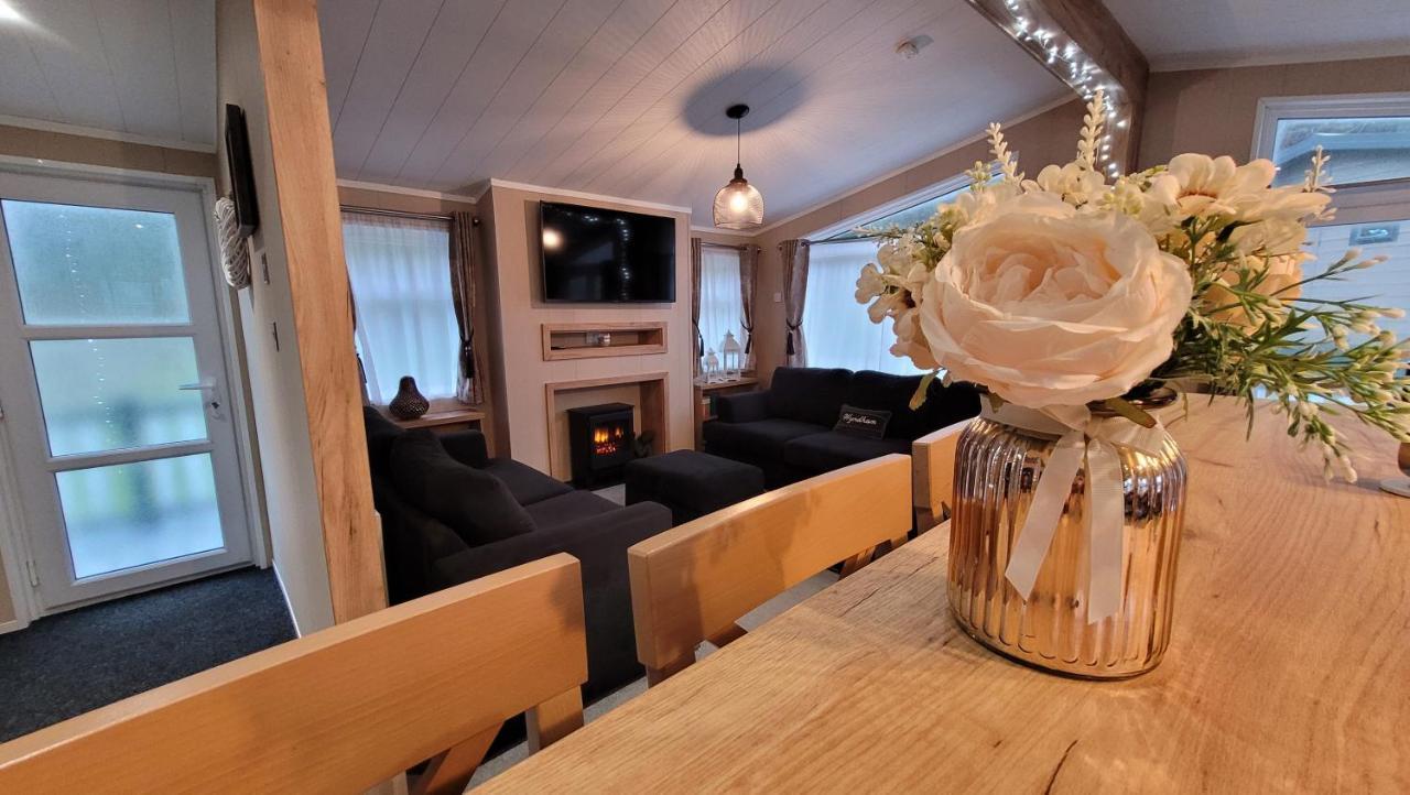 Luxury Lodge On Edge Of New Forest And 800M From Sea Entertainment And Leisure Passes Included Milford on Sea Buitenkant foto